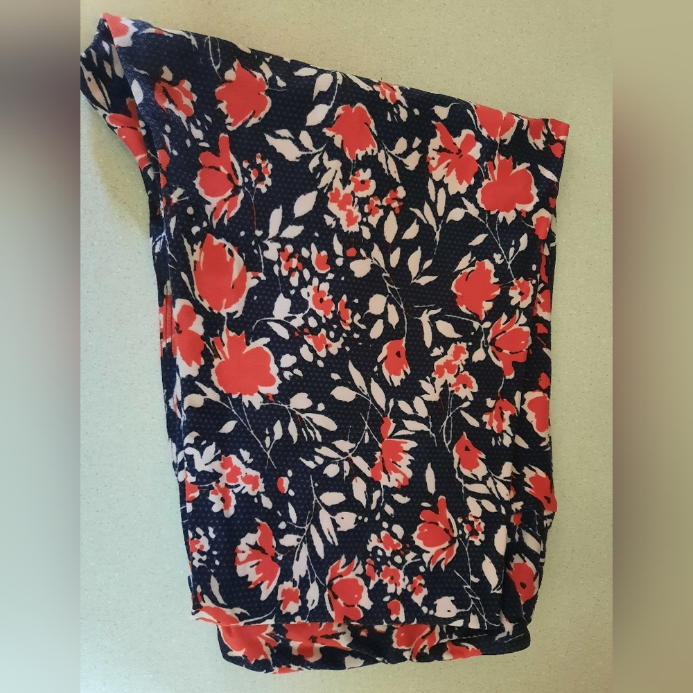 Lularoe Floral T&C (Tall & Curvy) leggings